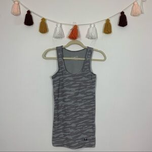 Under Armour Fitted Gray Camo Tank Top Size Small